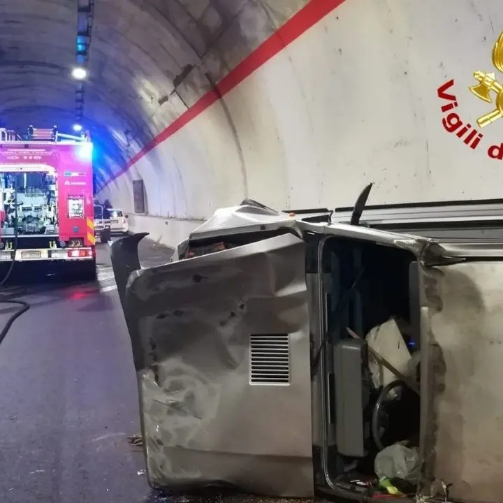 Incidente tra due auto sulla statale 106 tra Squillace e Borgia: feriti due anziani