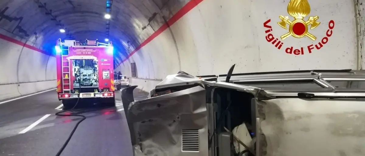 Incidente tra due auto sulla statale 106 tra Squillace e Borgia: feriti due anziani