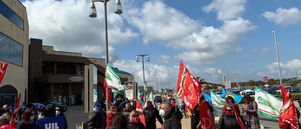Vertenza lavoratori Carrefour, i sindacati chiedono un incontro urgente in Regione
