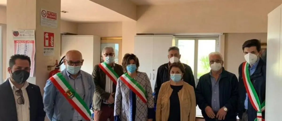 Statale 106, sindaci dell'alto jonio occupano la sede Anas di Trebisacce: «Troppi ritardi»