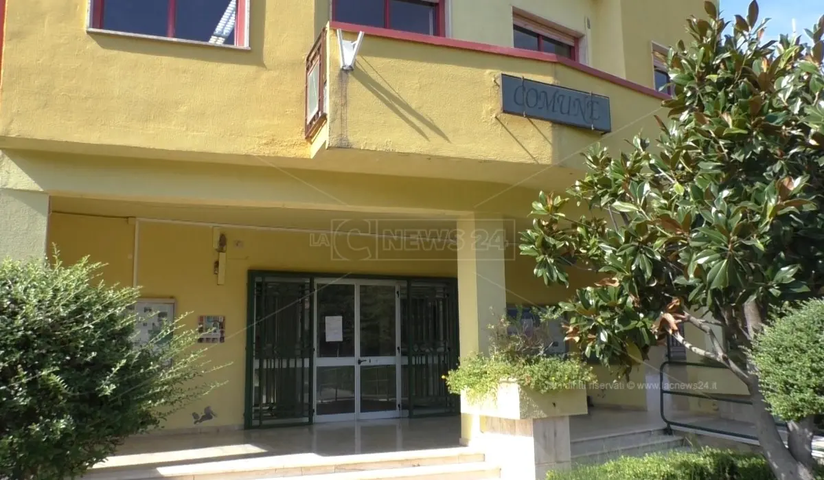 Tortora, secondo la Procura vinse il concorso in cambio di sesso: vittima o complice?