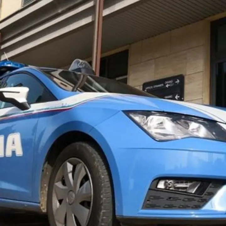Vibo Marina, fermato senza patente tenta di rubare la pistola ad un agente: arrestato 45enne