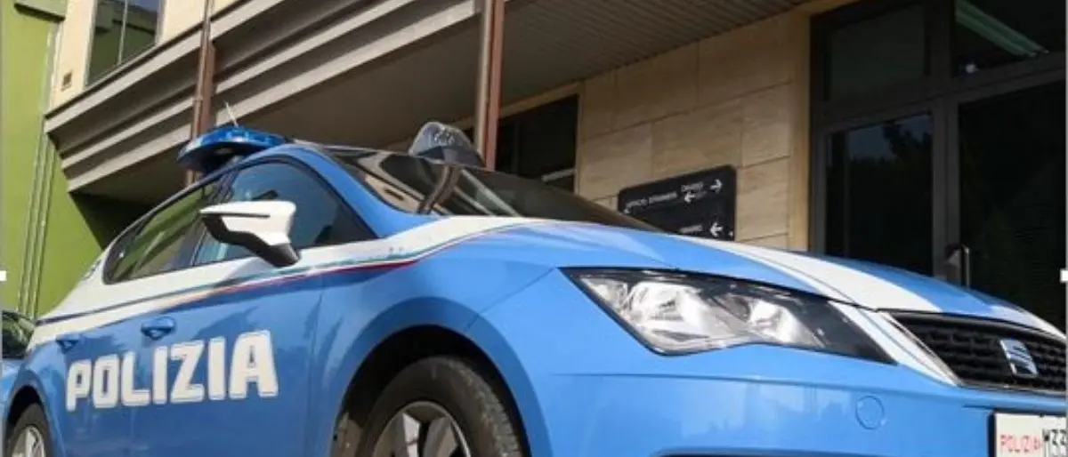 Vibo Marina, fermato senza patente tenta di rubare la pistola ad un agente: arrestato 45enne