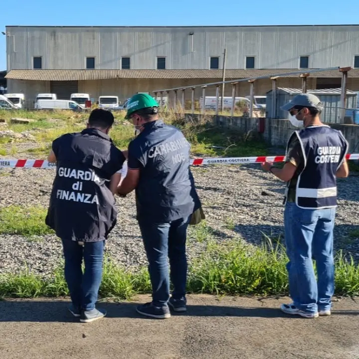 Lamezia, sequestrata un'area di 2000 metri quadri utilizzata come discarica di rifiuti speciali
