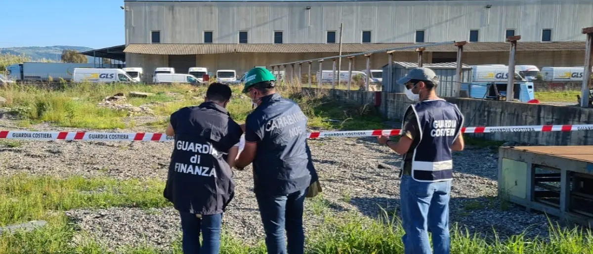 Lamezia, sequestrata un'area di 2000 metri quadri utilizzata come discarica di rifiuti speciali