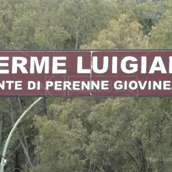 Terme Luigiane, la protesta dei lavoratori alla Cittadella: «Spirlì ci dia notizie sul nostro futuro»