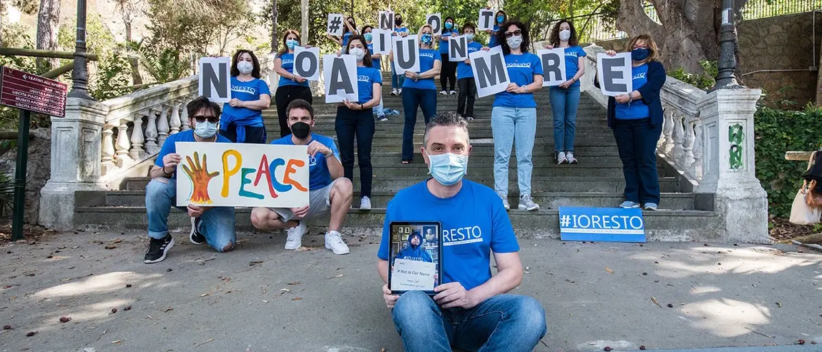 Crotone, flashmob per la pace in Medio Oriente: «Riconoscere lo Stato palestinese»