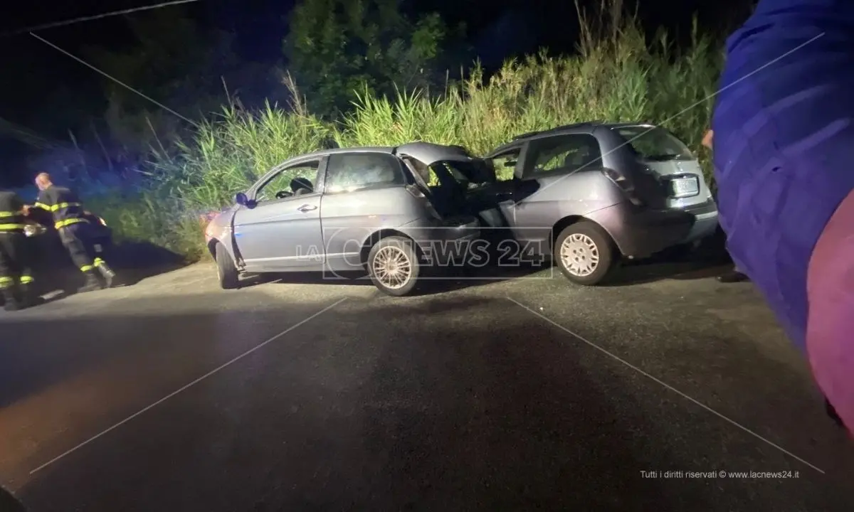 Incidente a Vibo Marina, muore un giovane nello scontro tra due auto