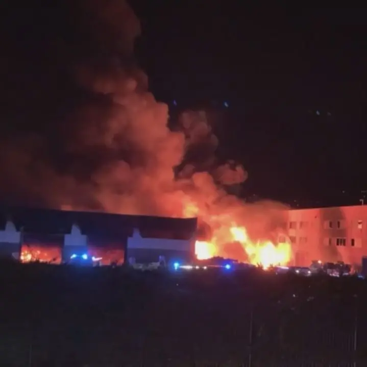 Incendio Calabria Maceri a Rende: «Si accertino responsabilità, basta giocare con la salute dei cittadini»