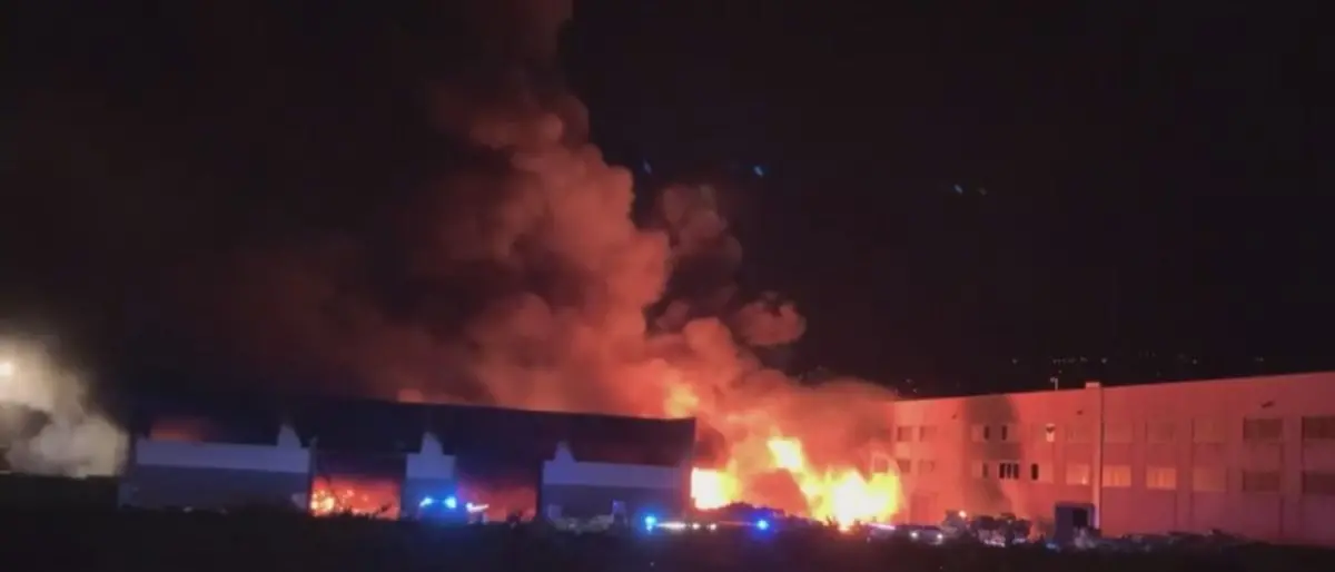 Incendio Calabria Maceri a Rende: «Si accertino responsabilità, basta giocare con la salute dei cittadini»