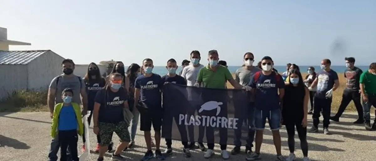 Sellia Marina, 70 volontari all'opera per liberare la spiaggia dai rifiuti