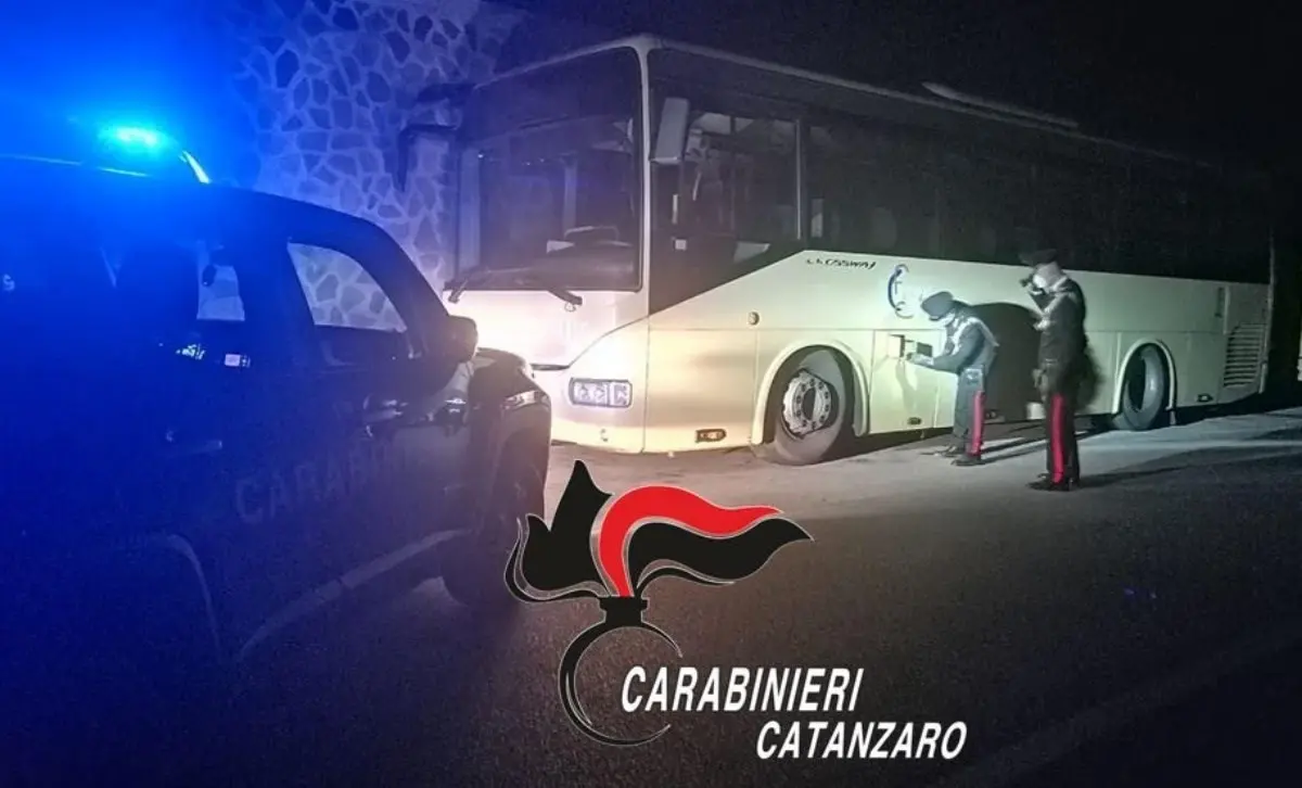 Sersale, ruba carburante dai bus in sosta: arrestato 37enne