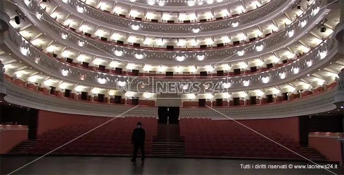 Catanzaro, al teatro Politeama torna la musica dal vivo con l'esibizione della Filarmonica di Calabria