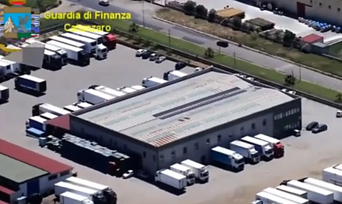 Lavoratori sfruttati a Lamezia, i sindacati: «Sistema connivente e criminale»