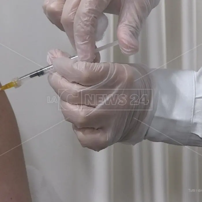 Regione, 400mila euro per convincere i calabresi a vaccinarsi