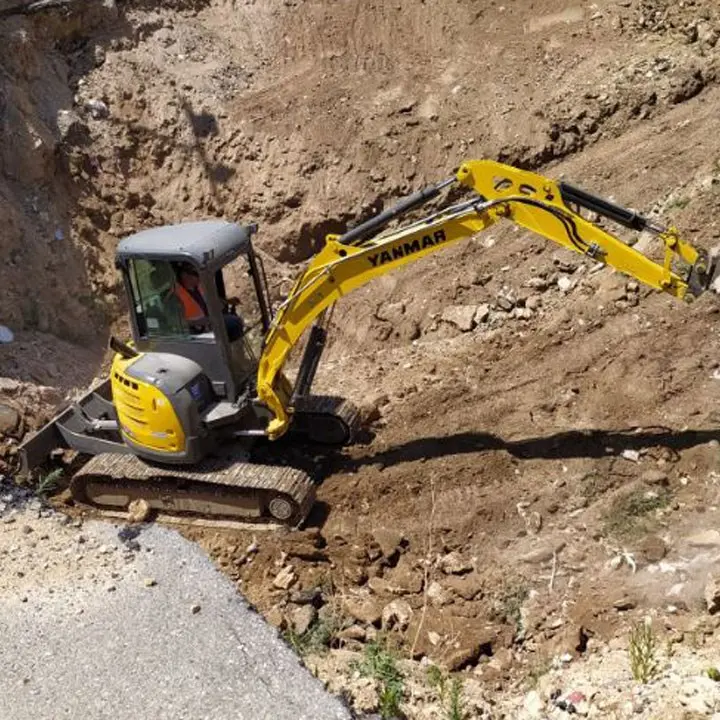 Isola Capo Rizzuto, avviati i lavori di ripristino della voragine di piazza Aldo Moro