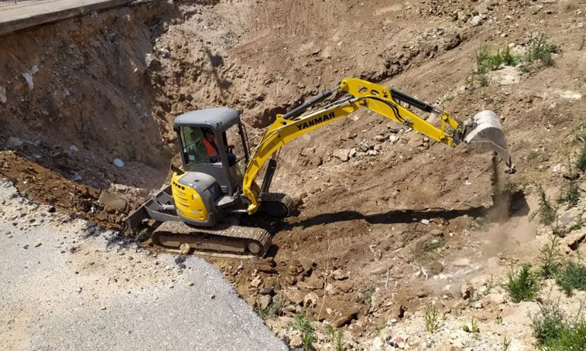 Isola Capo Rizzuto, avviati i lavori di ripristino della voragine di piazza Aldo Moro