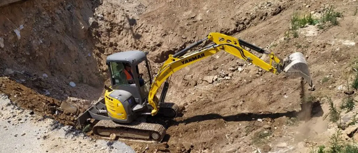 Isola Capo Rizzuto, avviati i lavori di ripristino della voragine di piazza Aldo Moro
