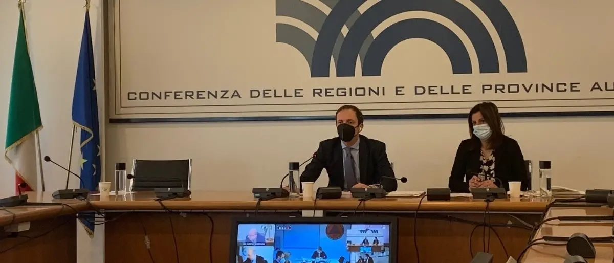 Covid, c'è l'accordo tra Governo e Regioni: in zona bianca via il coprifuoco