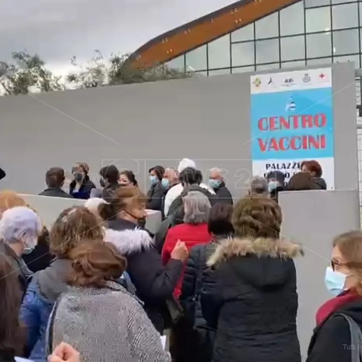 Campagna promozionale sui vaccini, la Regione sotto attacco: «Soldi pubblici buttati»