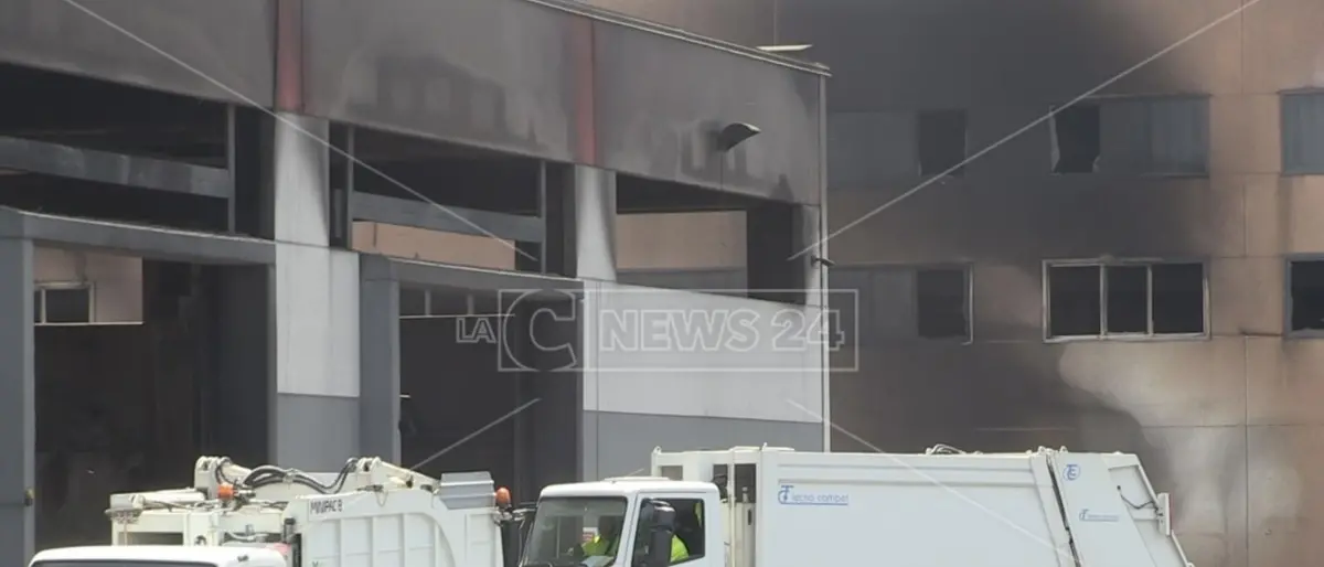 Cosenza, rogo Calabria Maceri: Arpacal deposita gli esiti degli esami in procura