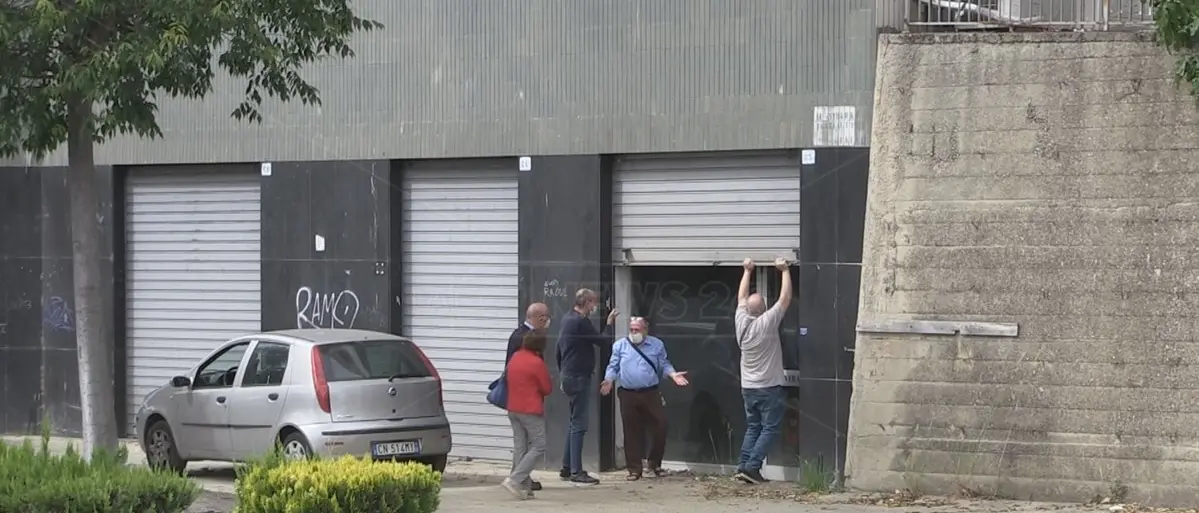 Cosenza, la proposta del Comune per il nuovo Centro per l'impiego è un magazzino fatiscente