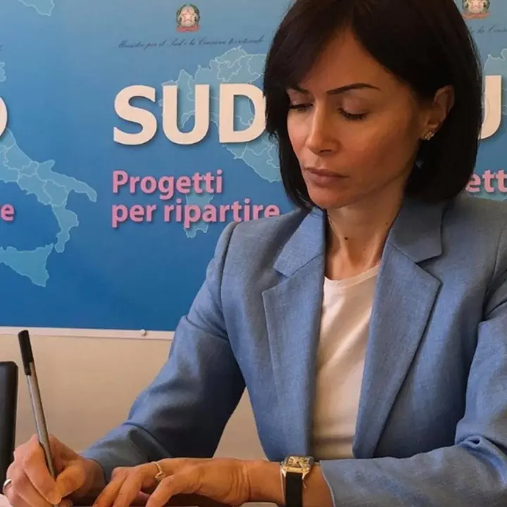 Ponte sullo Stretto, Carfagna: «Una priorità per il Sud, meglio a tre campate»