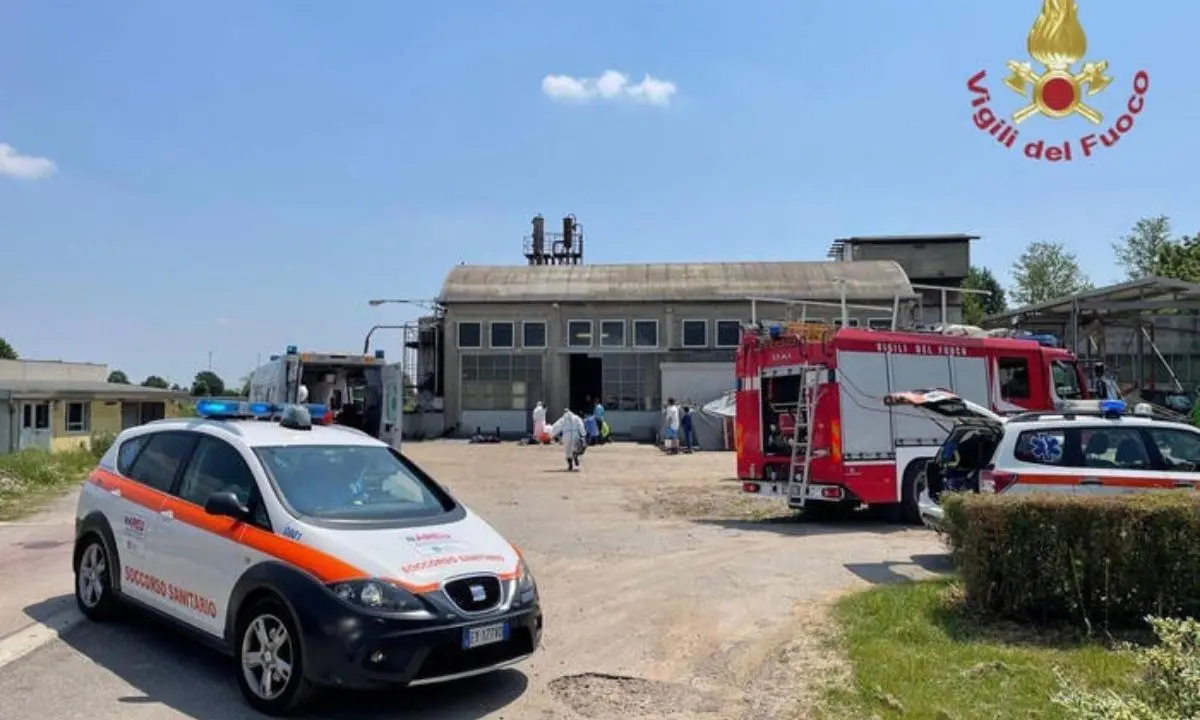 Incidenti sul lavoro, si rompe la tubatura del vapore: morti due operai nel Pavese