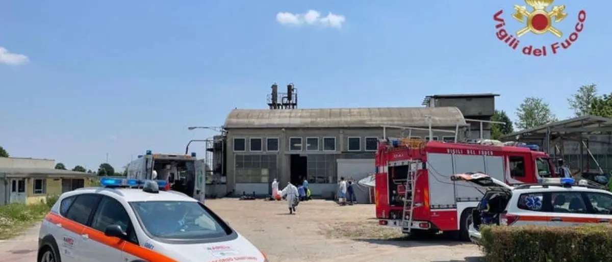 Incidenti sul lavoro, si rompe la tubatura del vapore: morti due operai nel Pavese
