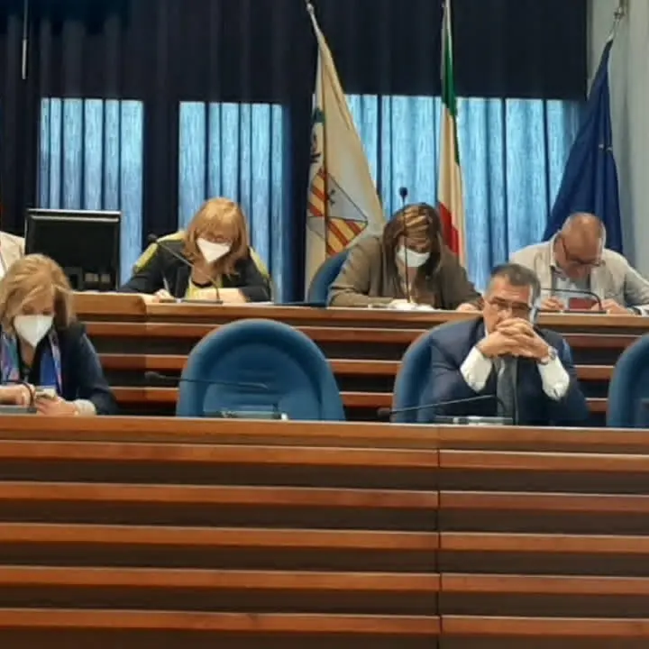 Comune Catanzaro, la sfida fra i consiglieri Costanzo e Pisano infiamma l'Aula