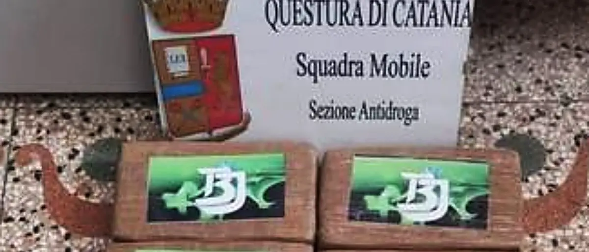 In auto con 8 chili di cocaina, 64enne calabrese arrestato a Catania