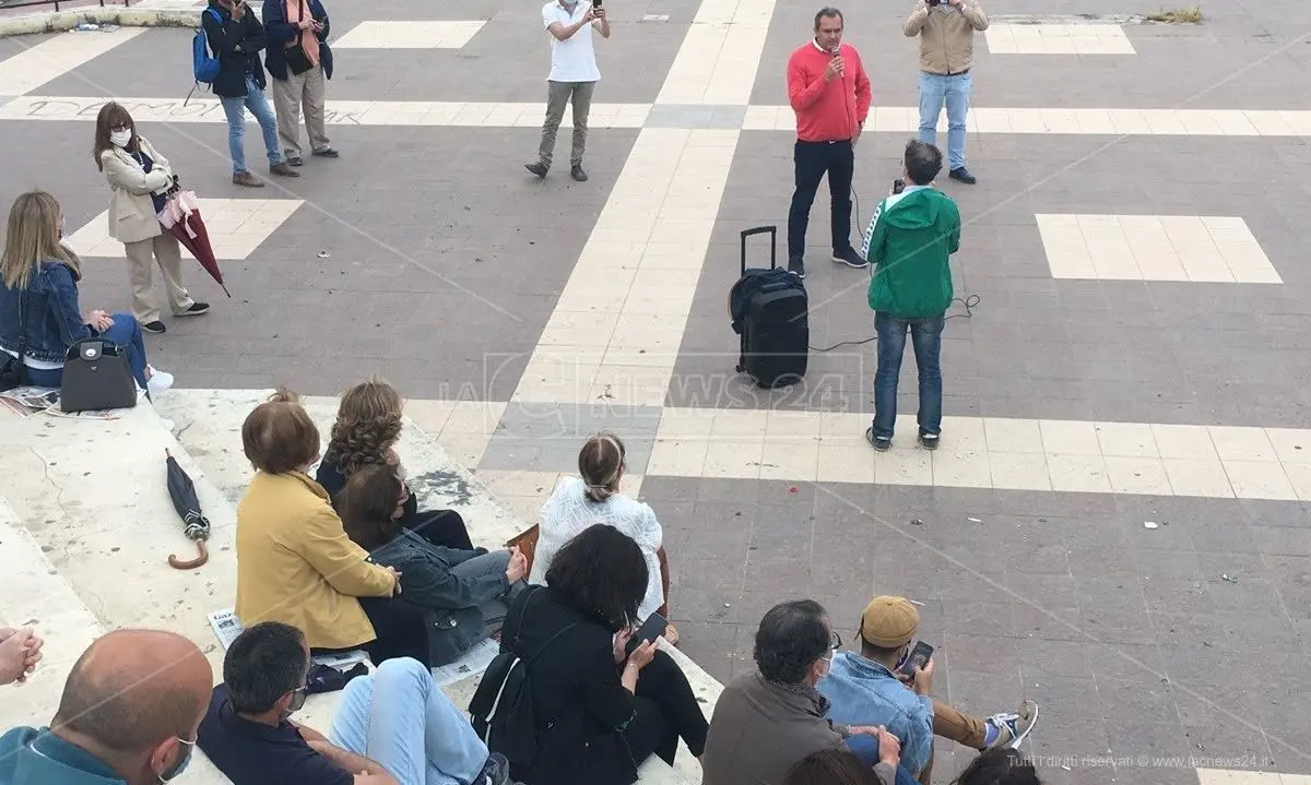 Reggio, De Magistris: «Non mi interessano le alleanze politiche, auspico l'unità delle forze popolari»