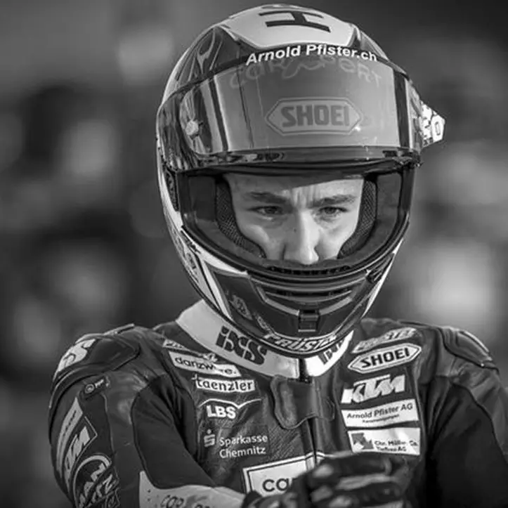 MotoGp, non ce l'ha fatta il pilota 19enne vittima di un incidente: Jason Dupasquier è morto