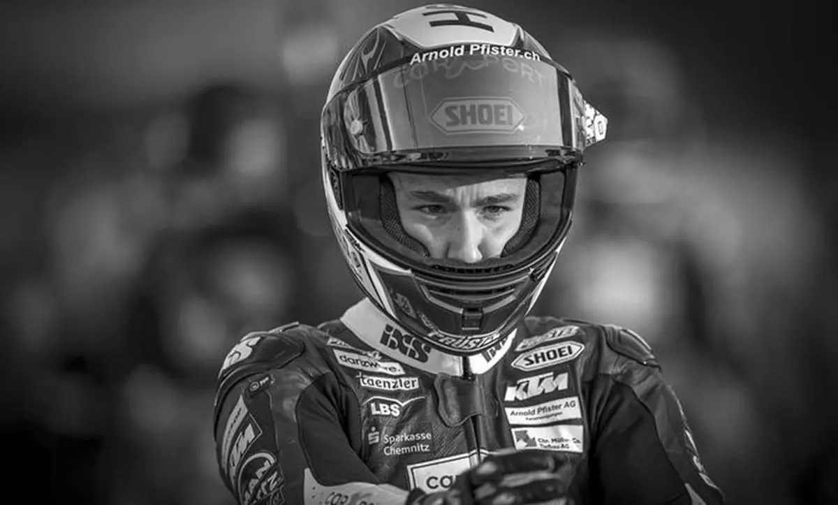 MotoGp, non ce l'ha fatta il pilota 19enne vittima di un incidente: Jason Dupasquier è morto