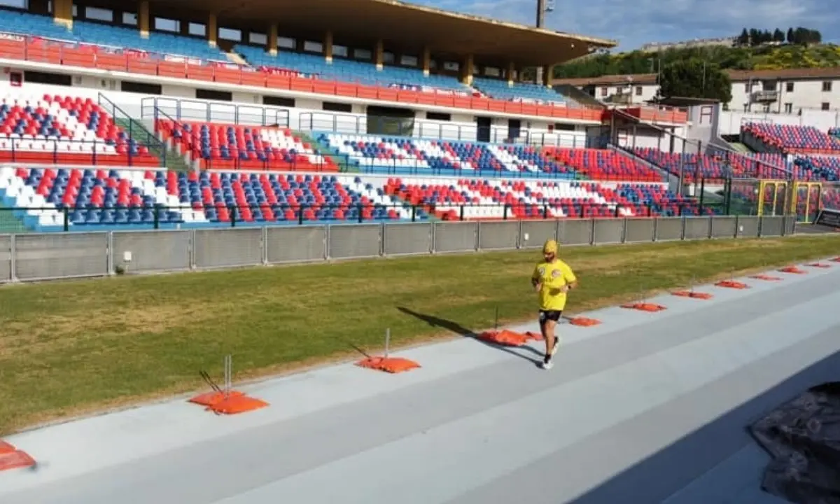 Cosenza, l'impresa di Salvatore: 24 ore di corsa senza mai fermarsi