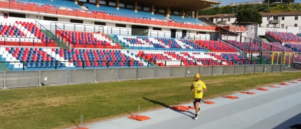 Cosenza, l'impresa di Salvatore: 24 ore di corsa senza mai fermarsi