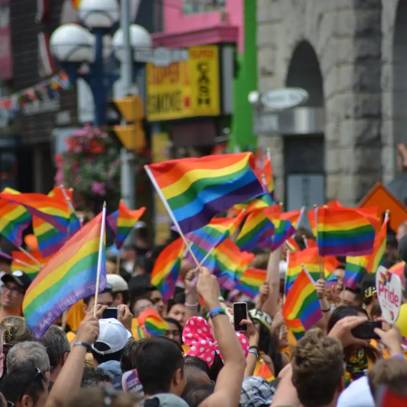 Spirlì: «Orgoglio omosessuale? Andrebbero presi a calci in c...». Arcigay Cosenza: «Intollerabile»