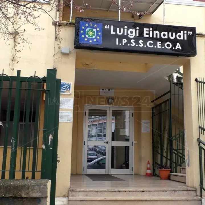 Corsi serali soppressi a Lamezia, gli studenti scrivono al ministro: «Così ci tagliano le gambe»