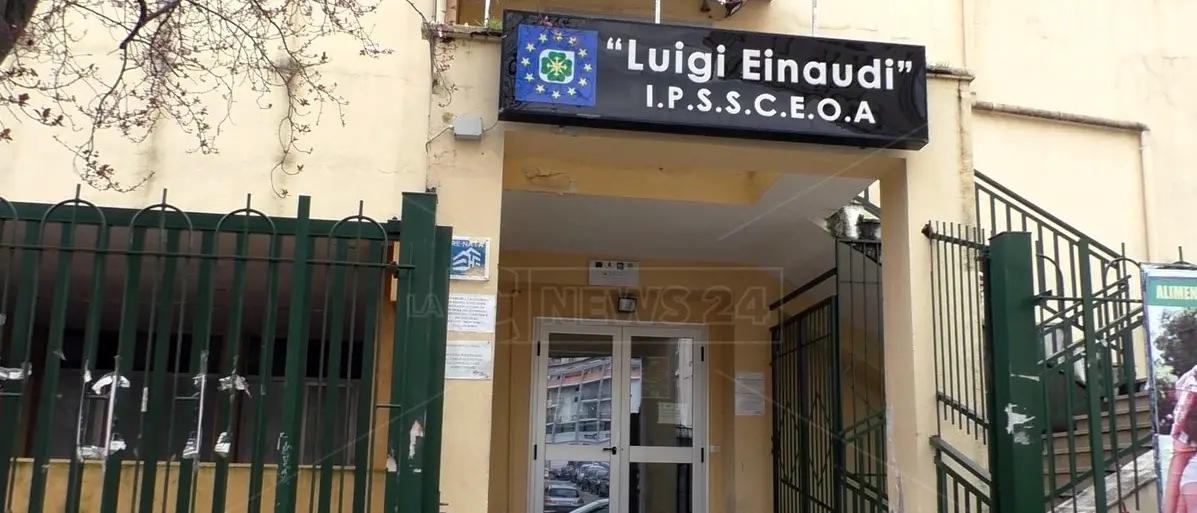 Corsi serali soppressi a Lamezia, gli studenti scrivono al ministro: «Così ci tagliano le gambe»