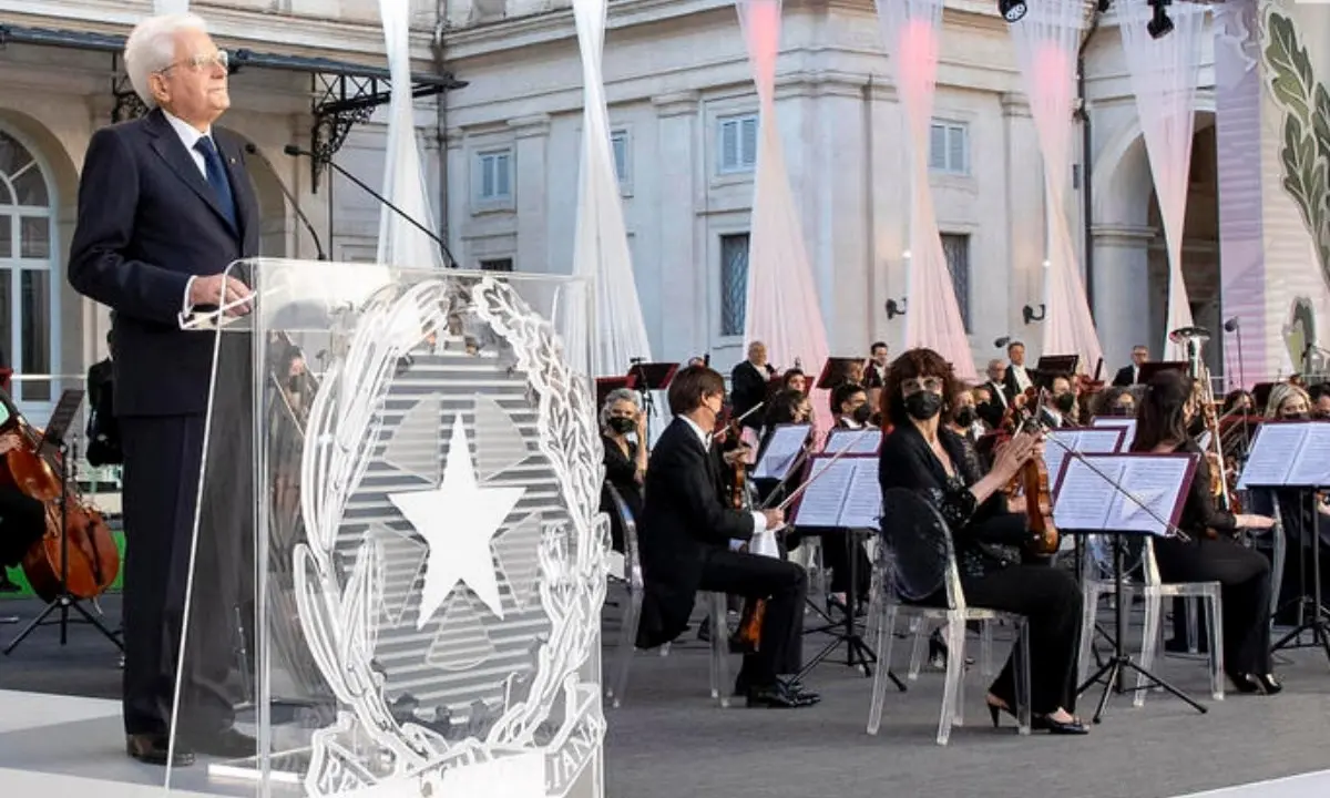 Festa della Repubblica, Mattarella: «Uniti per una nuova stagione di ripresa e rinascita»