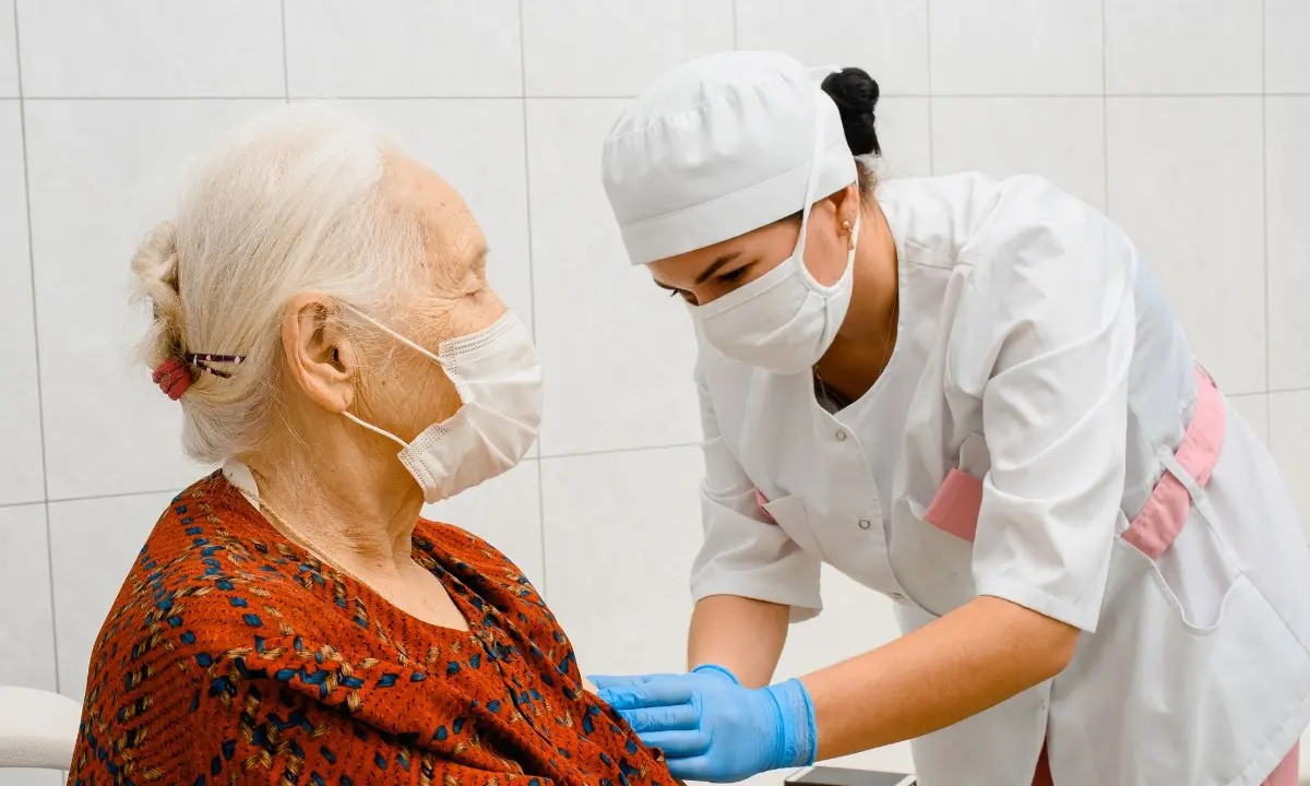 Reggio, 100 anni e invalida: nonna Francesca attende il richiamo del vaccino dal 16 maggio