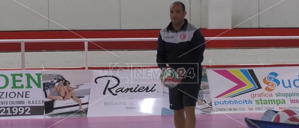 Volley, il Soverato riconferma l'allenatore: si riparte da Bruno Napolitano