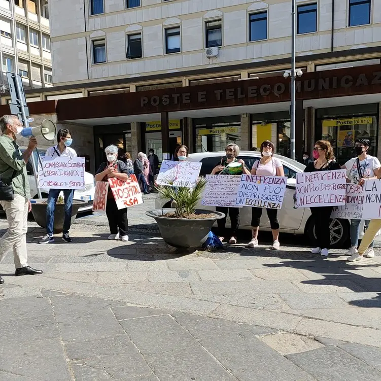 Domus Aurea, i dipendenti in piazza: chiedono la rimozione dei vertici Asp di Catanzaro