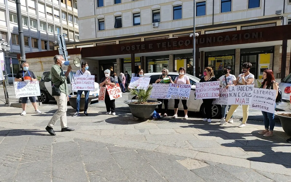 Domus Aurea, i dipendenti in piazza: chiedono la rimozione dei vertici Asp di Catanzaro