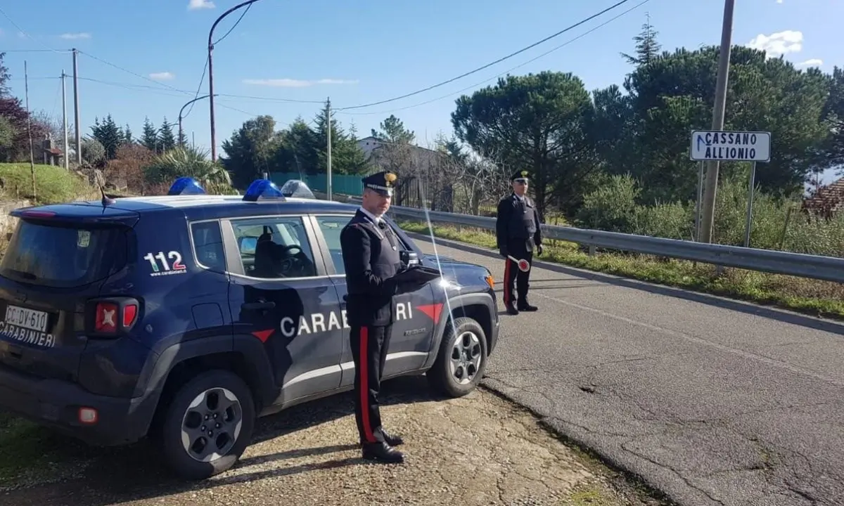 Agguato nel Cosentino: 31enne ferito a colpi di pistola, indagano i carabinieri