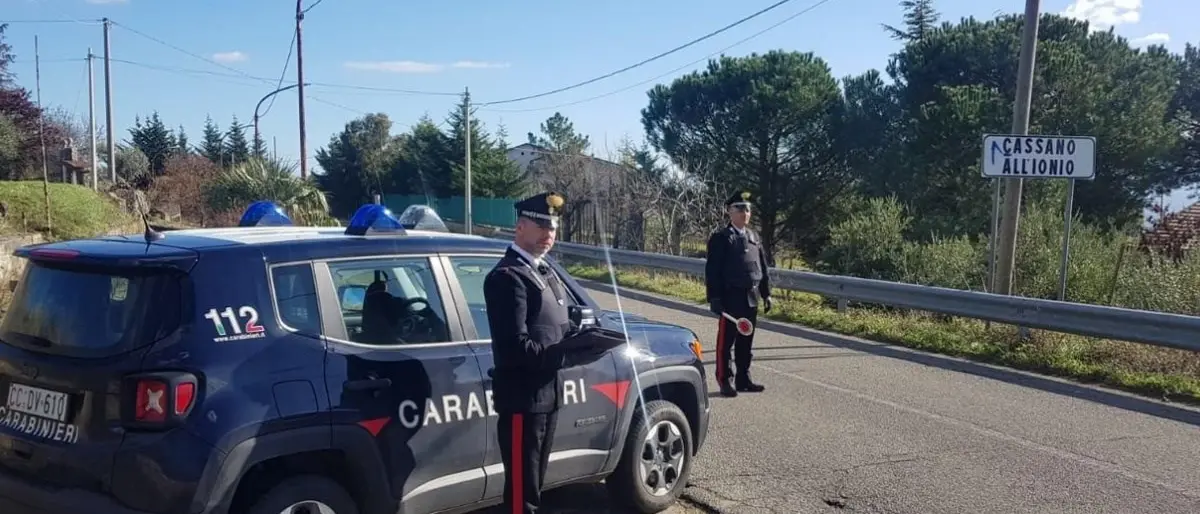 Agguato nel Cosentino: 31enne ferito a colpi di pistola, indagano i carabinieri