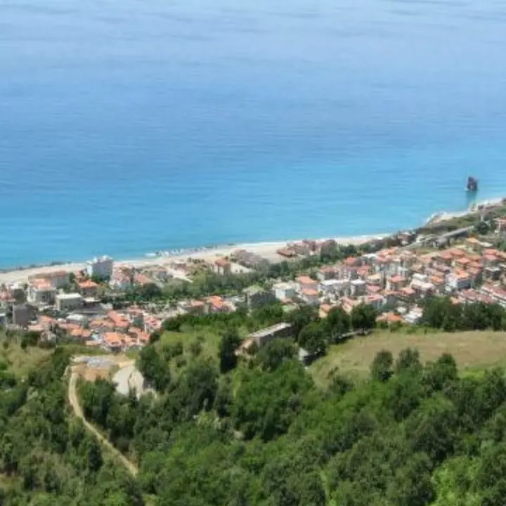 Case popolari assegnate illecitamente, indagato un dirigente comunale di Guardia Piemontese
