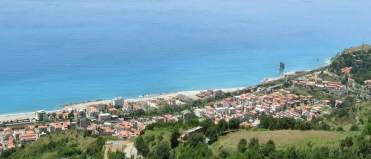 Case popolari assegnate illecitamente, indagato un dirigente comunale di Guardia Piemontese