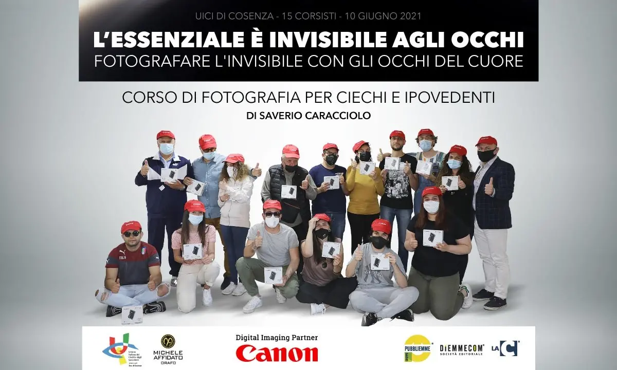 L’essenziale è invisibile agli occhi: così Saverio Caracciolo insegna fotografia ai non vedenti