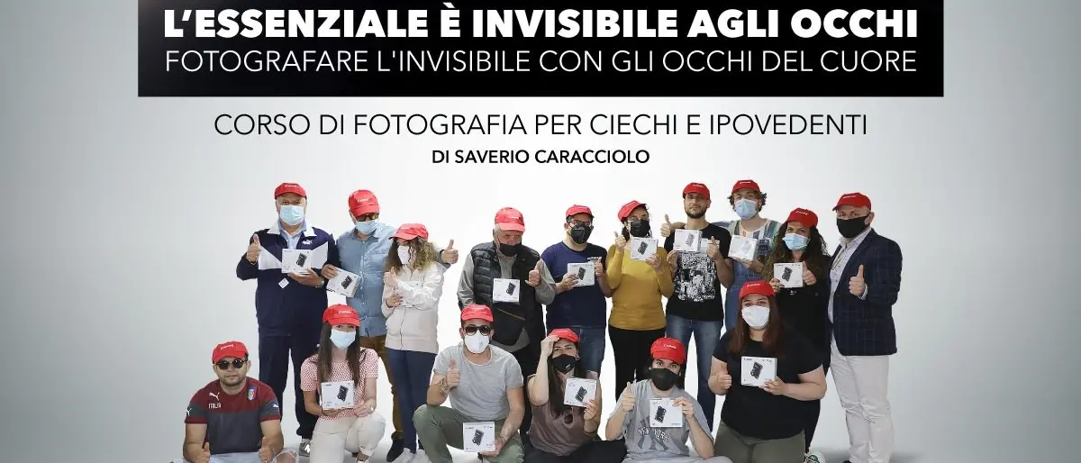 L’essenziale è invisibile agli occhi: così Saverio Caracciolo insegna fotografia ai non vedenti